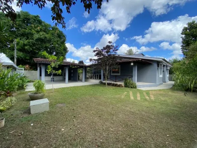 Casa em Loteamento Fechado em Aldeia. Beira de Pista. Nascente, 02 Suítes + 01 Quarto + DC