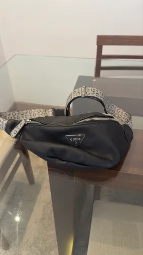 Bolsinha Guess