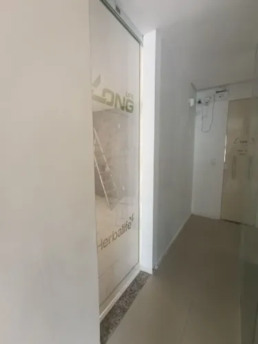 SALA COMERCIAL NO CENTRO AGUA E LUZ INCLUSO 