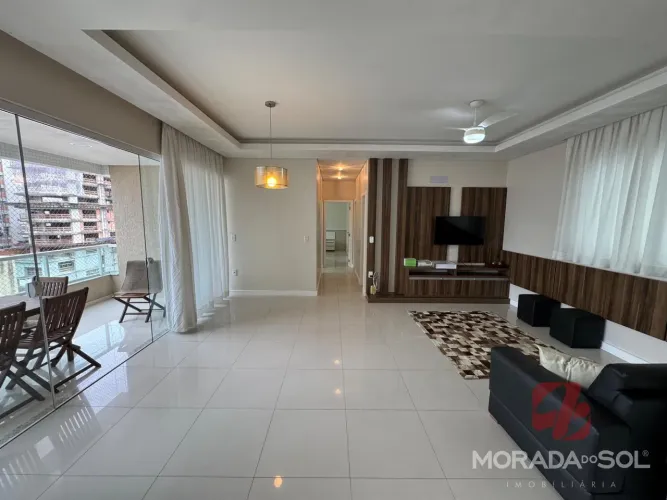 Apartamento na Meia Praia em Itapema