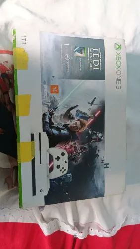 Xbox one s (com defeito na entrada do hdmi)