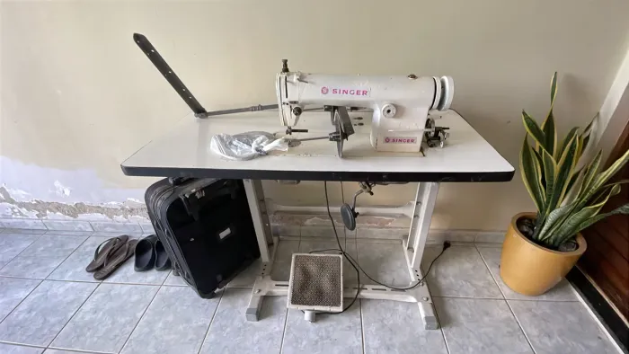MAQUINA DE COSTURA PRA VENDER LOGO
