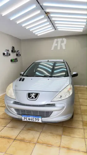 Peugeot 207 XR 1.4 Flex 8V 3P 2012