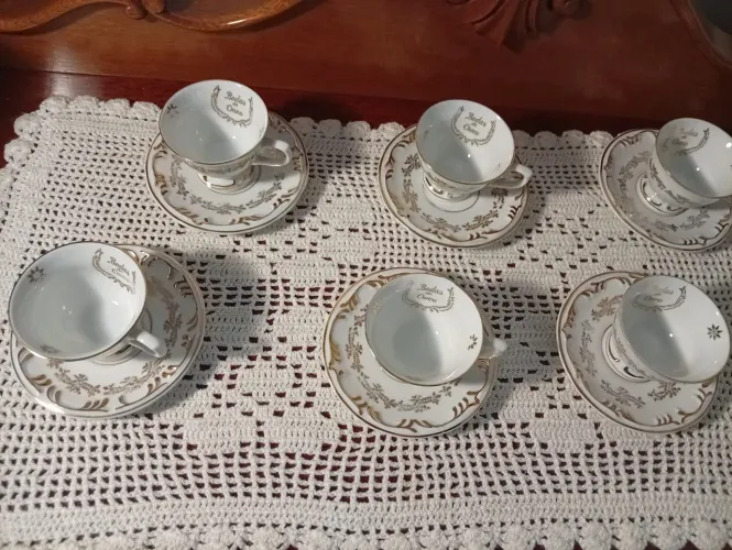 Jogo de xícaras antigas