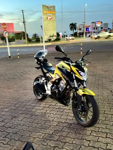 Vende se Cb 300 F dourada ABS único dono