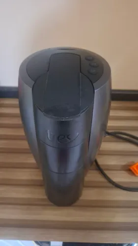 Cafeteira de cápsulas Três Corações modelo Lov na cor preta.<br>