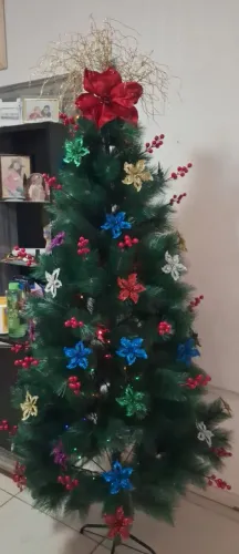 Árvore de Natal grande com acessórios