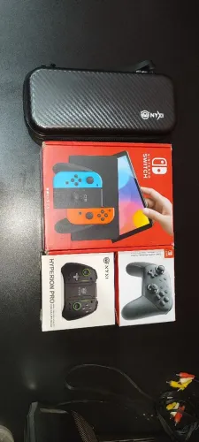 Nintendo Switch OLED desbloqueado + 2 controles + case