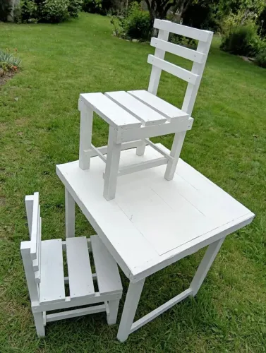 Mesa com cadeira infantil de madeira de pinus
