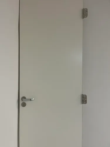 Porta para banheiro tamanho padrão 60x2.10, Já está com dobradiças e fechadura.