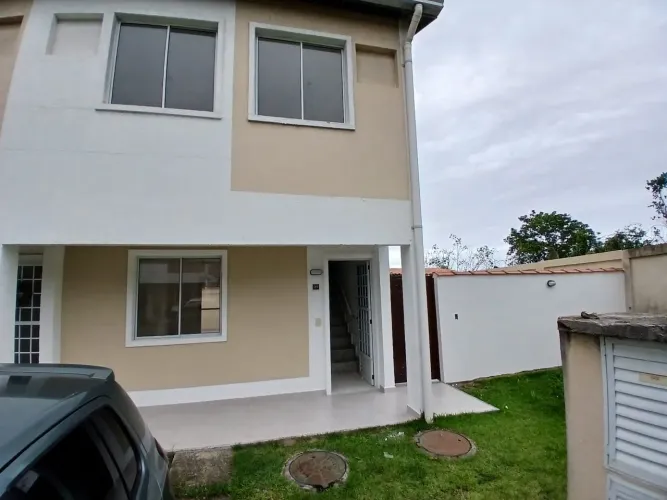 Casa duplex com quintal grande no Condominio Grandfamily em Vargem Pequena