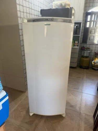 Freezer vertical 260 litros marca Consul