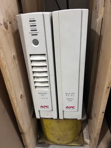 Nobreak APC Back-UPS RS 1500VA + Módulo Bateria Externa (Usado)