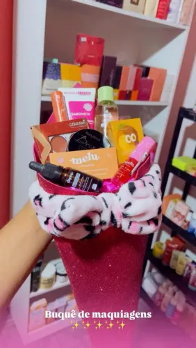 Buquê de maquiagem para presentear ela
