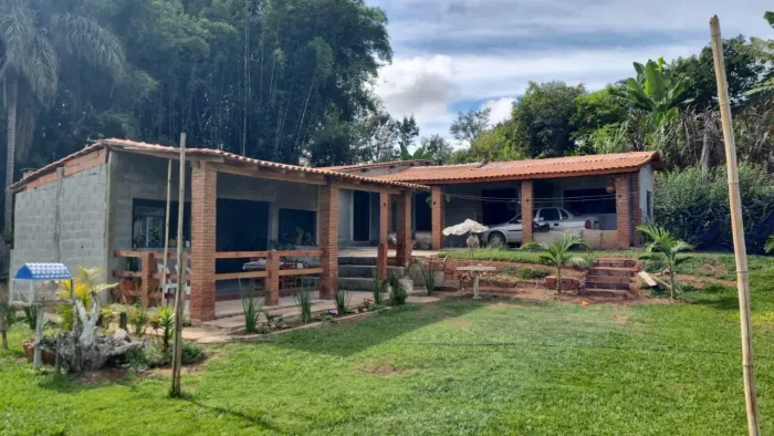 Vende chácara em Estiva - MG