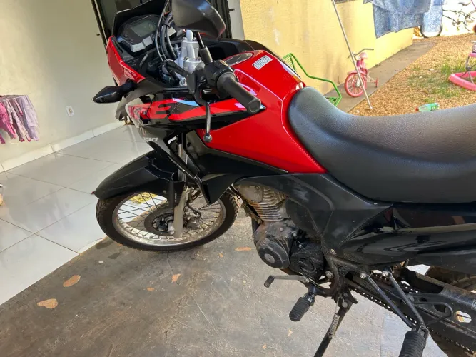 XRE BEM CONSERVADA POUCO RODADA 8.900km