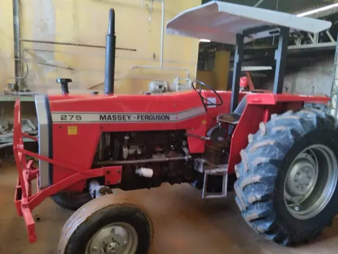 Trator MF 275-82 rodagem alta direção hidr.