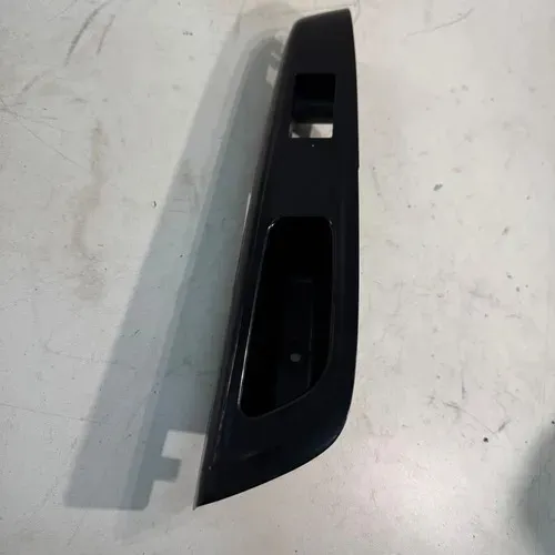 Moldura Botao Vidro Toyota Etios 1.3 2013 Traseira Direita