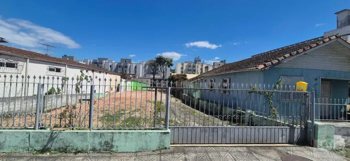 Terreno à venda no bairro Capoeiras - Florianópolis/SC