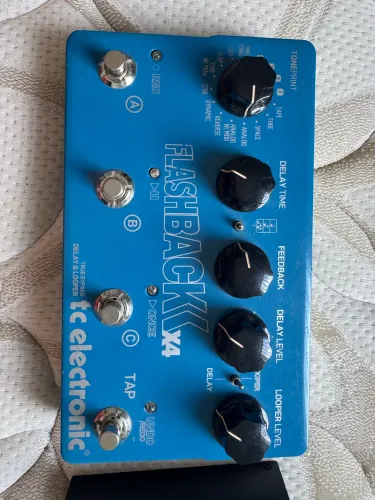 Pedal delay e loop Tc Electronic Flashback X4