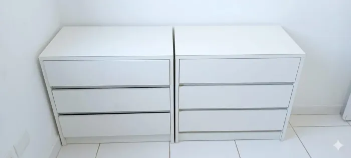 CÔMODA 4 GAVETAS USADA