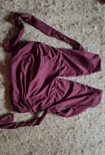 Blusa Cropped Com Amarraçao - Nova, nunca foi usada<br><br>Multiformas Decote Forrado