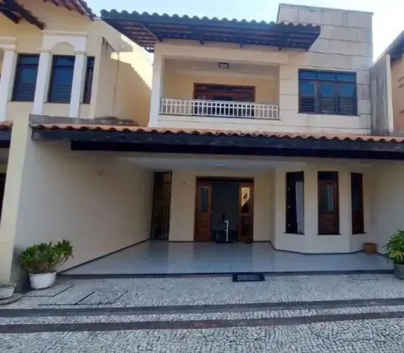 Excelente Casa Duplex em condomínio fechado na Cidade dos Funcionários, à apenas 200 metro