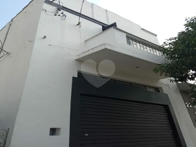 Casa à venda com 6 quartos em Vila Ipojuca, São Paulo