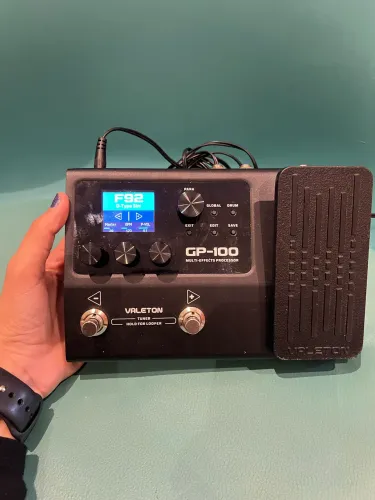 Pedaleira baixo/guitarra GP100 Valenton