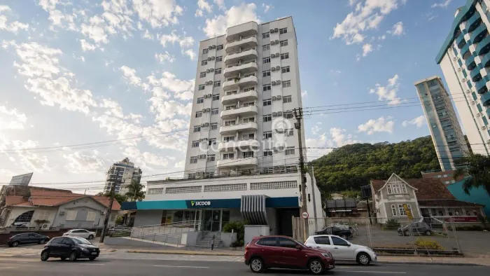 Apartamento Semimobiliado com 2 Dormitórios no Victor Konder!