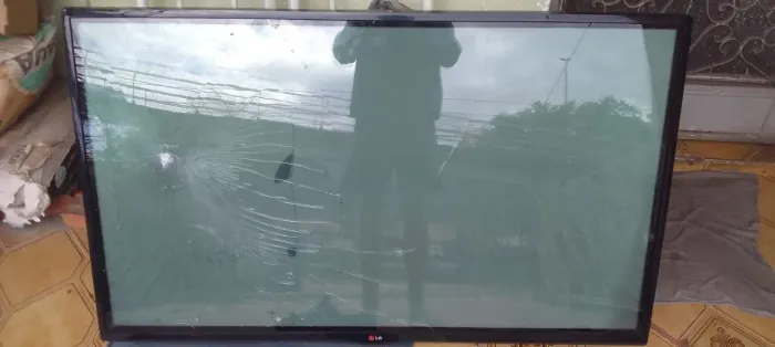 vendo tv lg plasma tela trincada 50 polegadas.