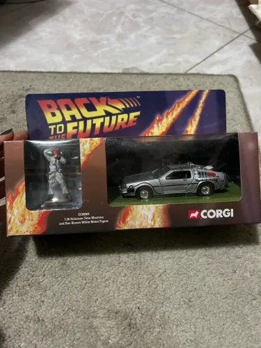 Miniatura colecionável Corgi - Back to the future 1:36 Delorean: CC05501
