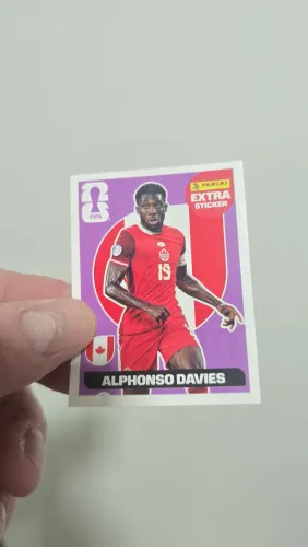 Figurinha Alphonso Davies Roxo