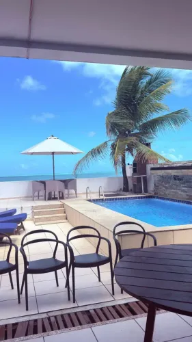 CASA BEIRA-MAR À VENDA EM IPIÓCA  PÉ NA AREIA, PISCINA E JACUZZI