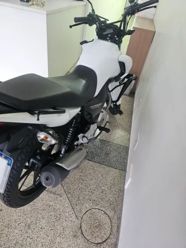 Moto Honda CG Cargo 160 branca