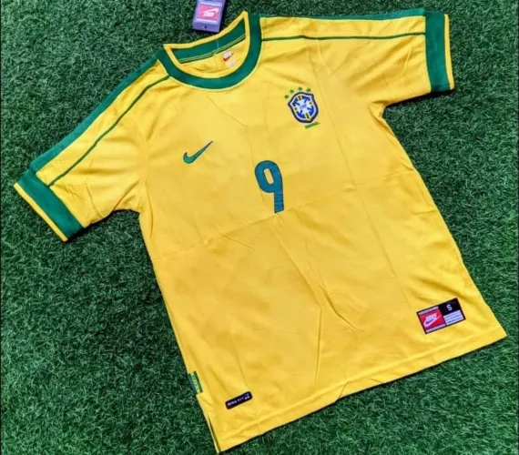 Camisa Brasil Retrô Copa 1998 Ronaldo 9 NIKE modelo torcedor