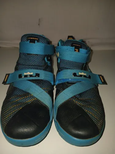 Tênis Nike LeBron James número 37