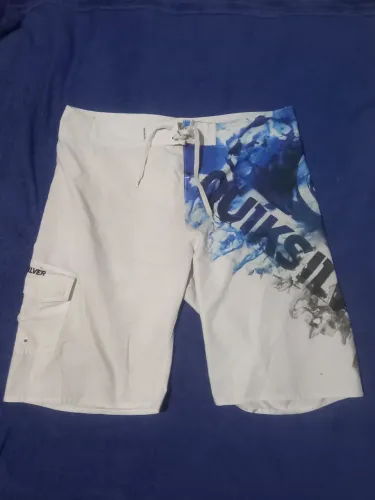 VENDO BERMUDAS DE MARCAS EM BOM ESTADO