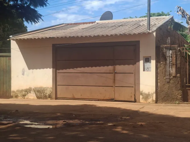 Vende-se uma casa pego carro no negócio