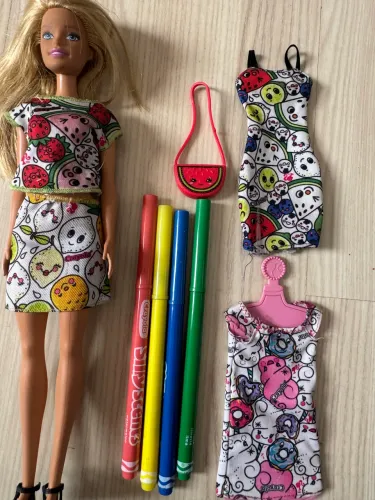 Barbie Crayola Roupa de Colorir