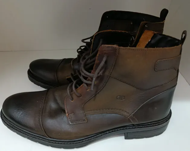 Bota democrata semi nova número 41/42