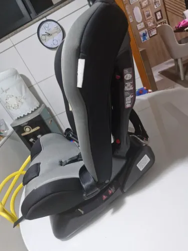Vende-se cadeirinha para carro tres posições 