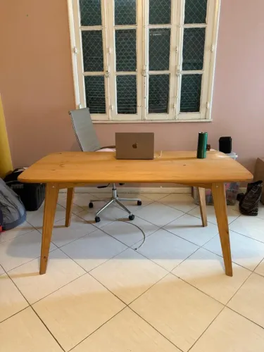 Mesa de madeira pinus- Semi nova- R$ 750,00