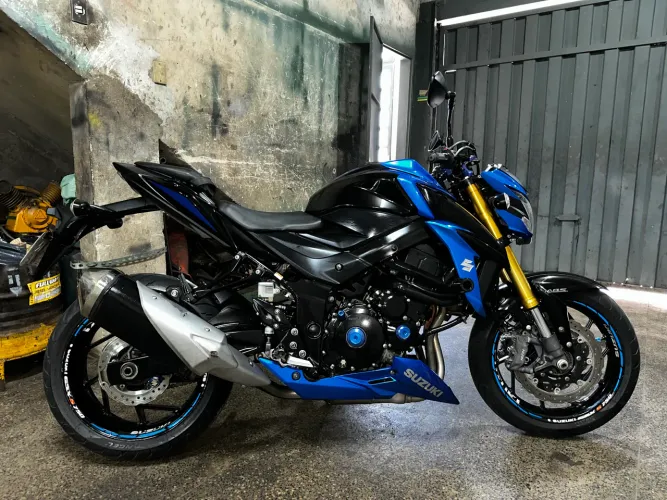 GSX-S 2018 - Revisada/com kit esportivo/ bem cuidada