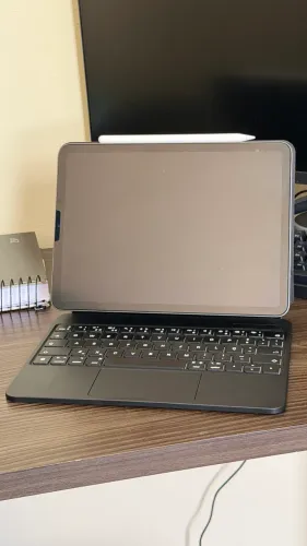 iPad Air 5 (M1) 64GB + Capa Teclado