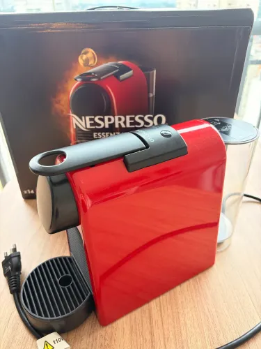 Cafeteira Nespresso Essenza Mini