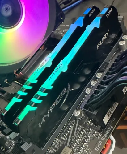 Kit Memórias DDR4 16gb(2x8) 3000MHZ Kingston Fury RGB- Loja física