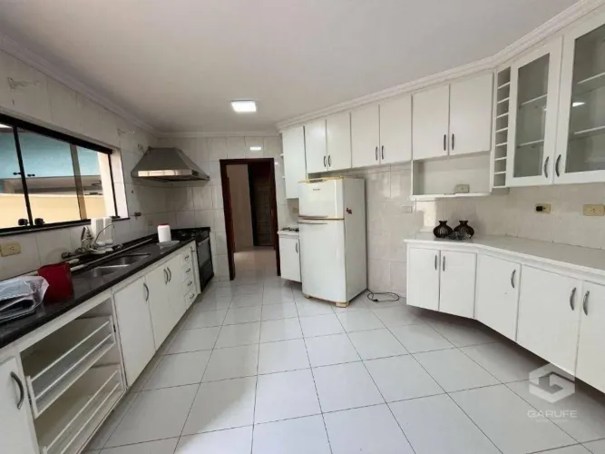 Casa com 4 quartos para alugar, 331 m² por R$ 12.838/mês - Jardim das Colinas - São José d