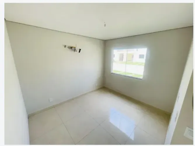 LOCAÇÃO DE CASA- Condomínio Goya-  ?Medindo 120m2 ?02 vagas de garagem ?03 dormito?rios se