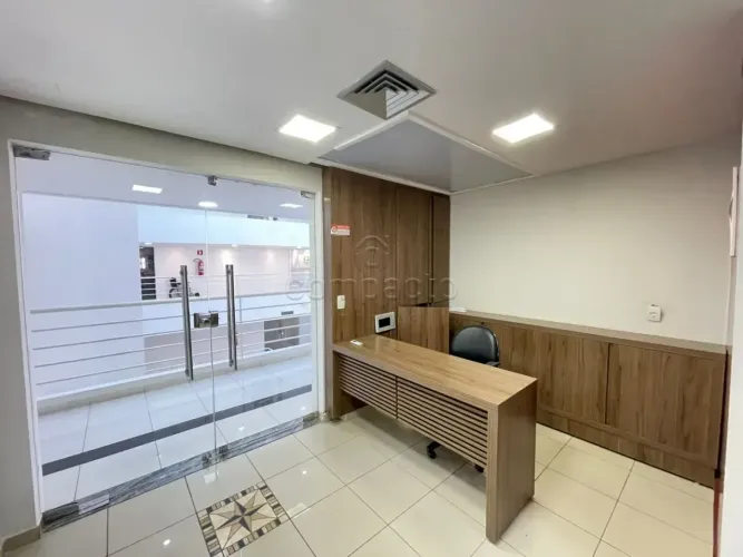 Sala Comercial Mobiliada | 100 m² | 2 Vagas | Centro da Cidade